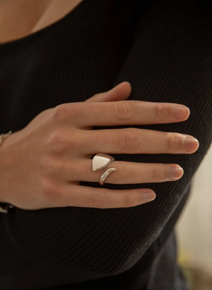 Anillos de diseo estilo oversize con carril de circonitas