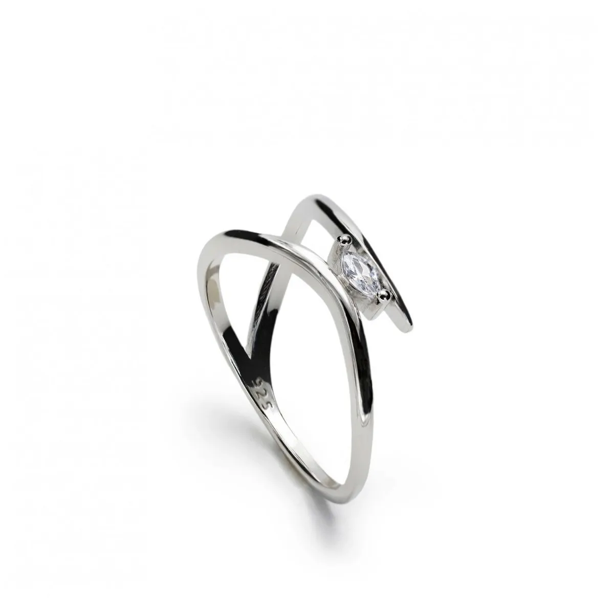 Anillos finos de plata de estilo curvilíneo con circonitas talla marquesa