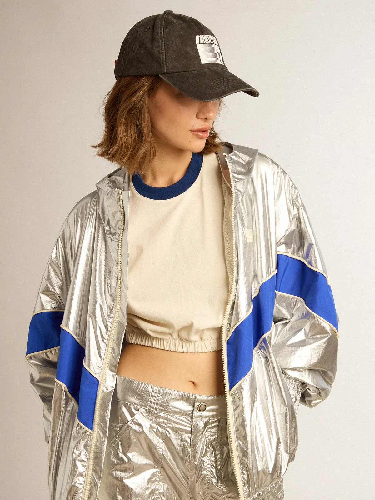 Anorak de mujer en tejido técnico plateado