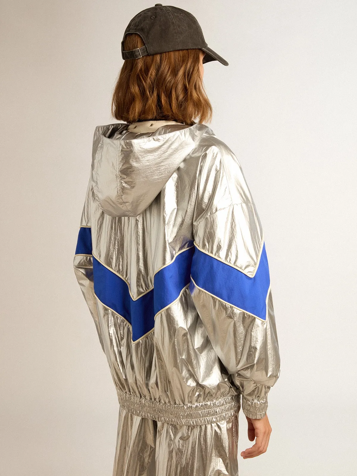 Anorak de mujer en tejido técnico plateado