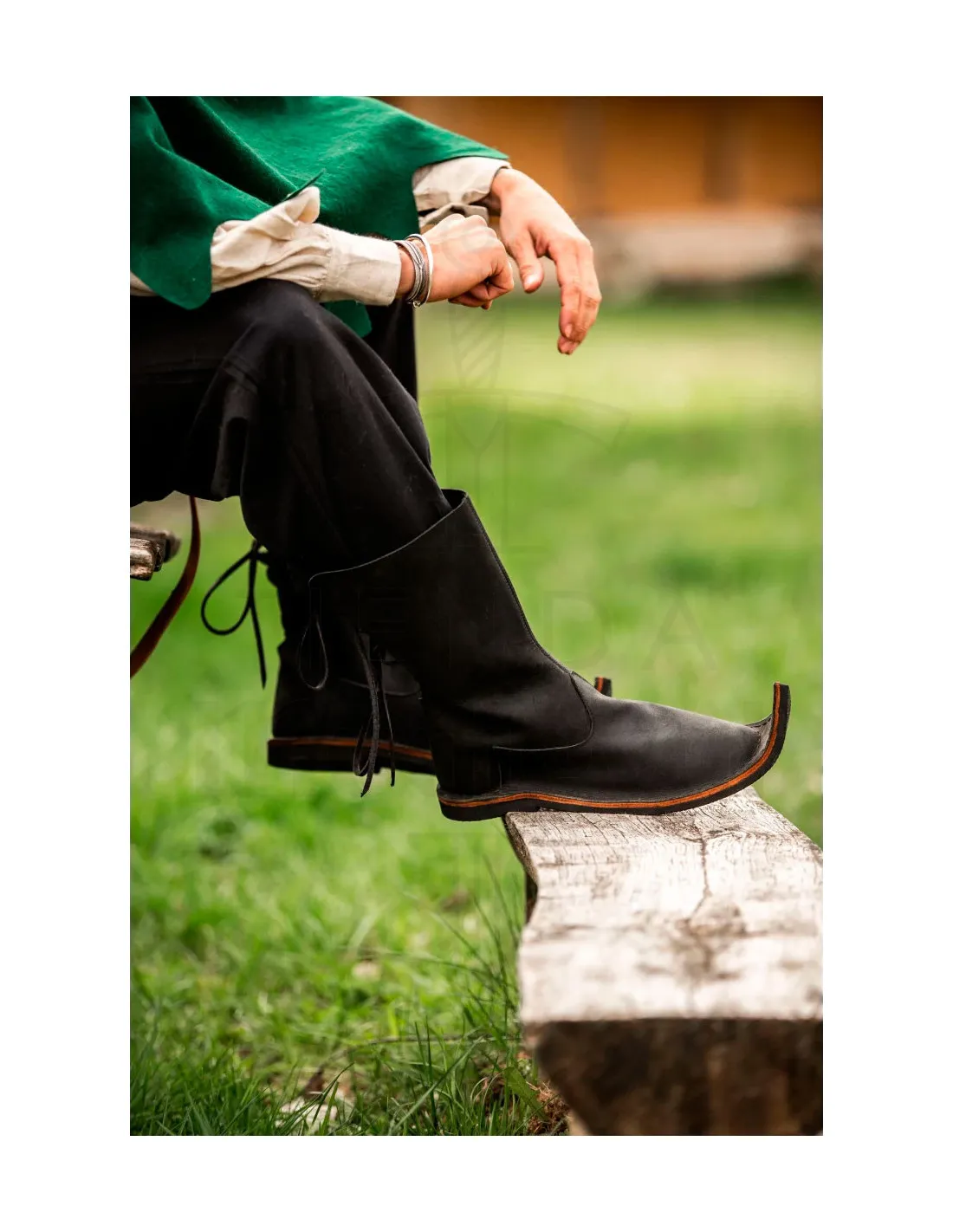 Bota medieval de pico en cuero nubuck, negro