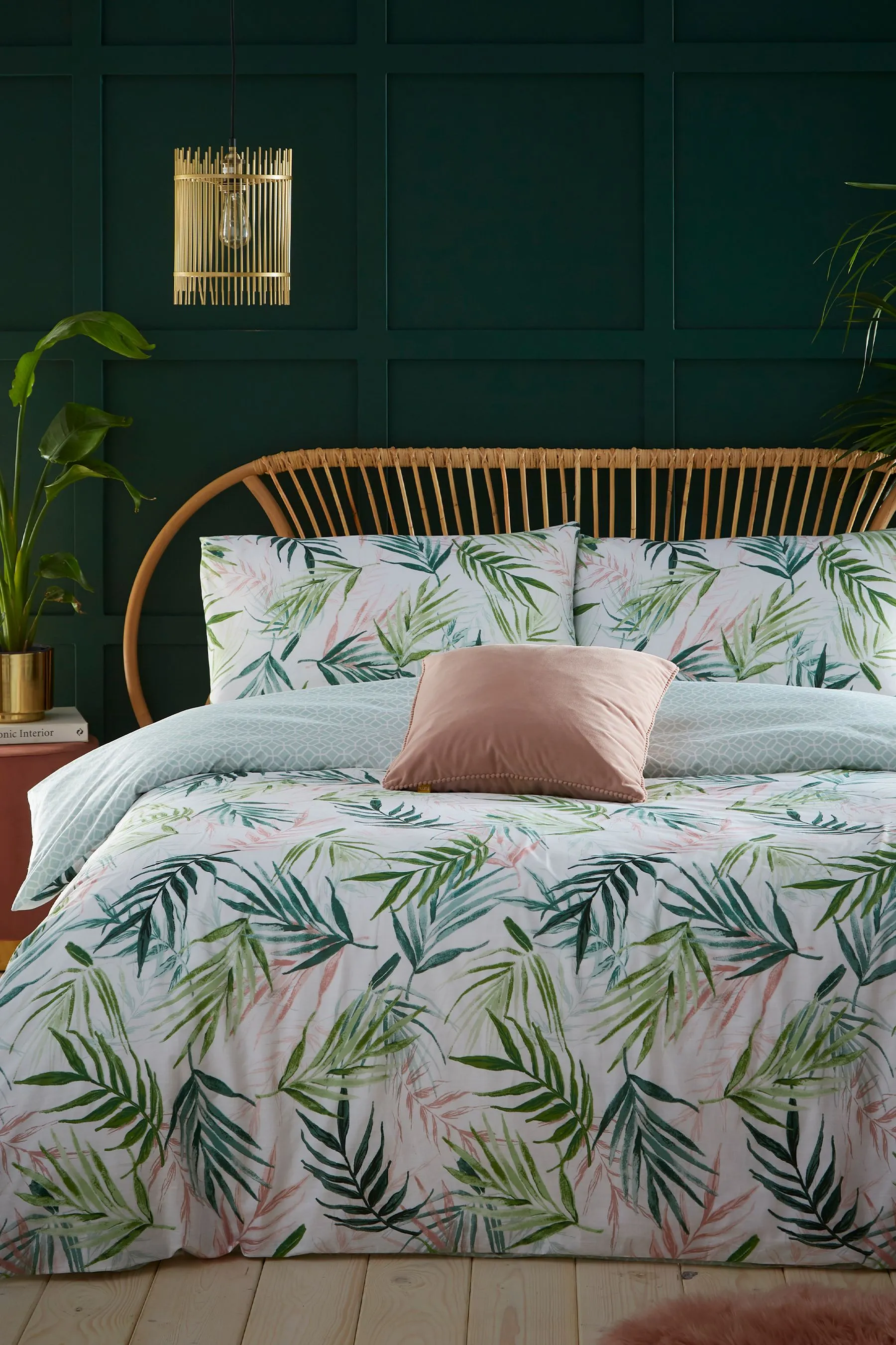 Furn. Juego de funda de edredón y funda de almohada con diseño reversible de palmeras estilo jungla Bali de Bali