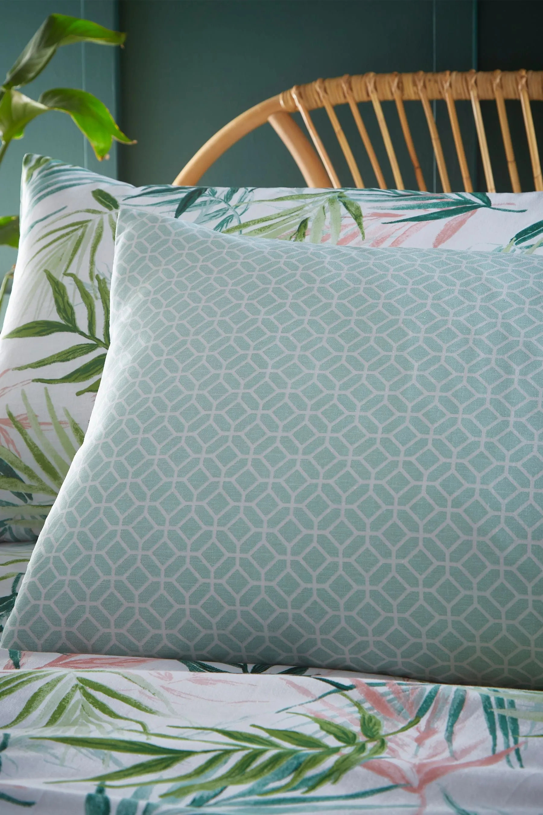 Furn. Juego de funda de edredón y funda de almohada con diseño reversible de palmeras estilo jungla Bali de Bali