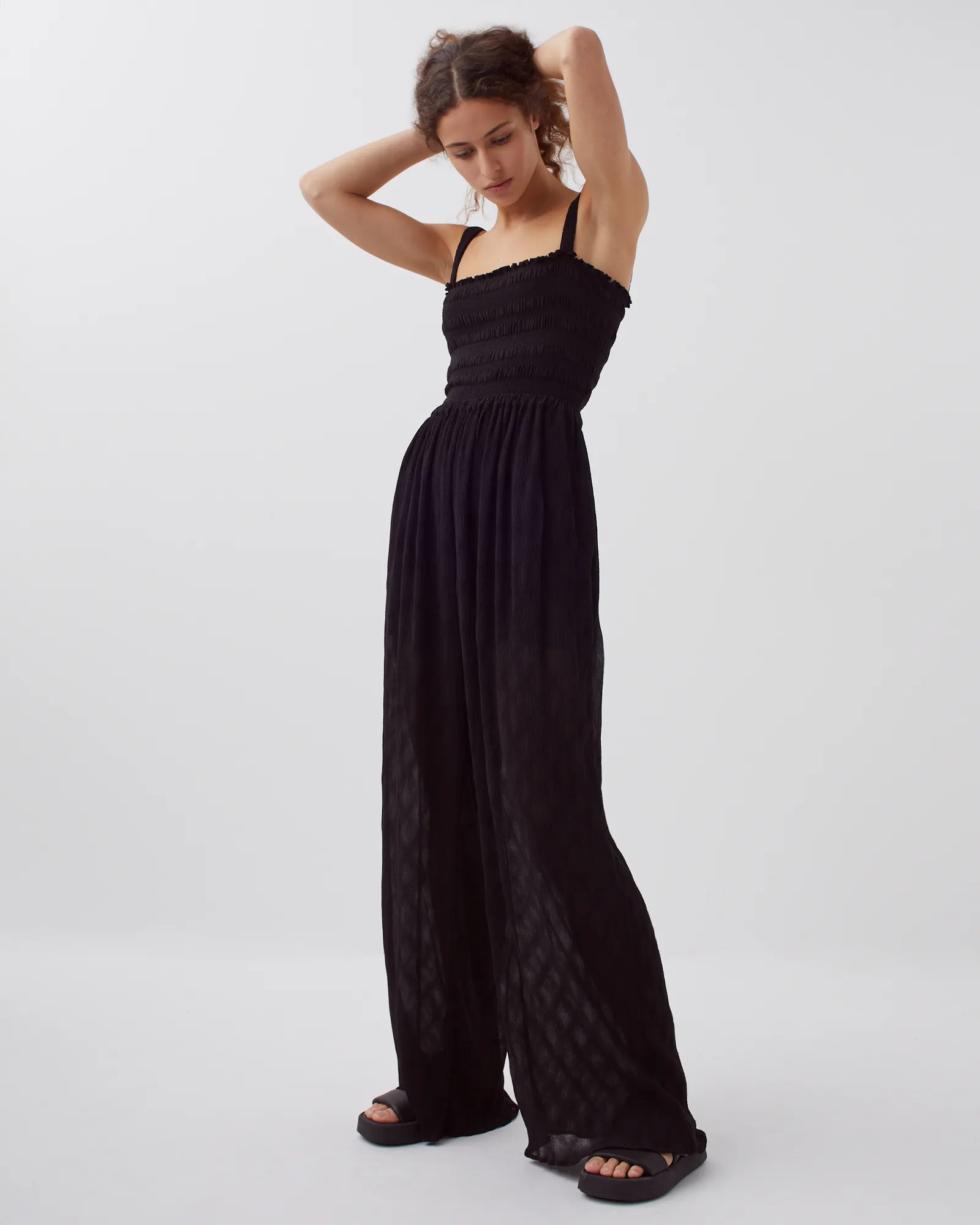 Mono largo fluido con fruncidos black beauty