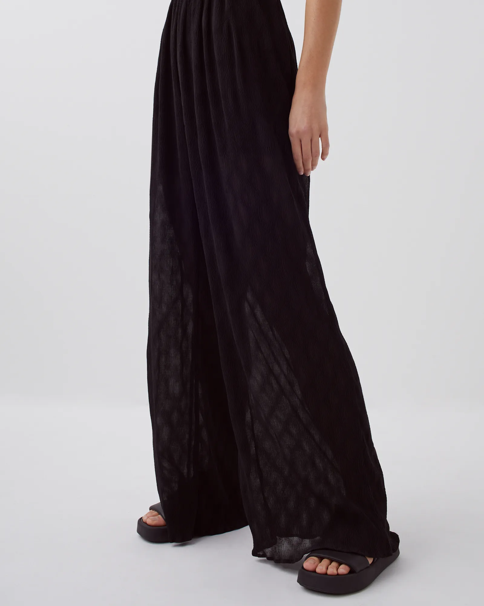 Mono largo fluido con fruncidos black beauty