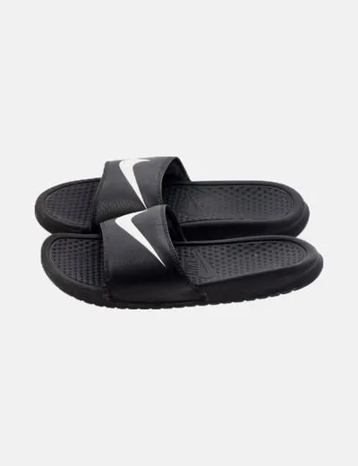Nike Chancla negra print logo