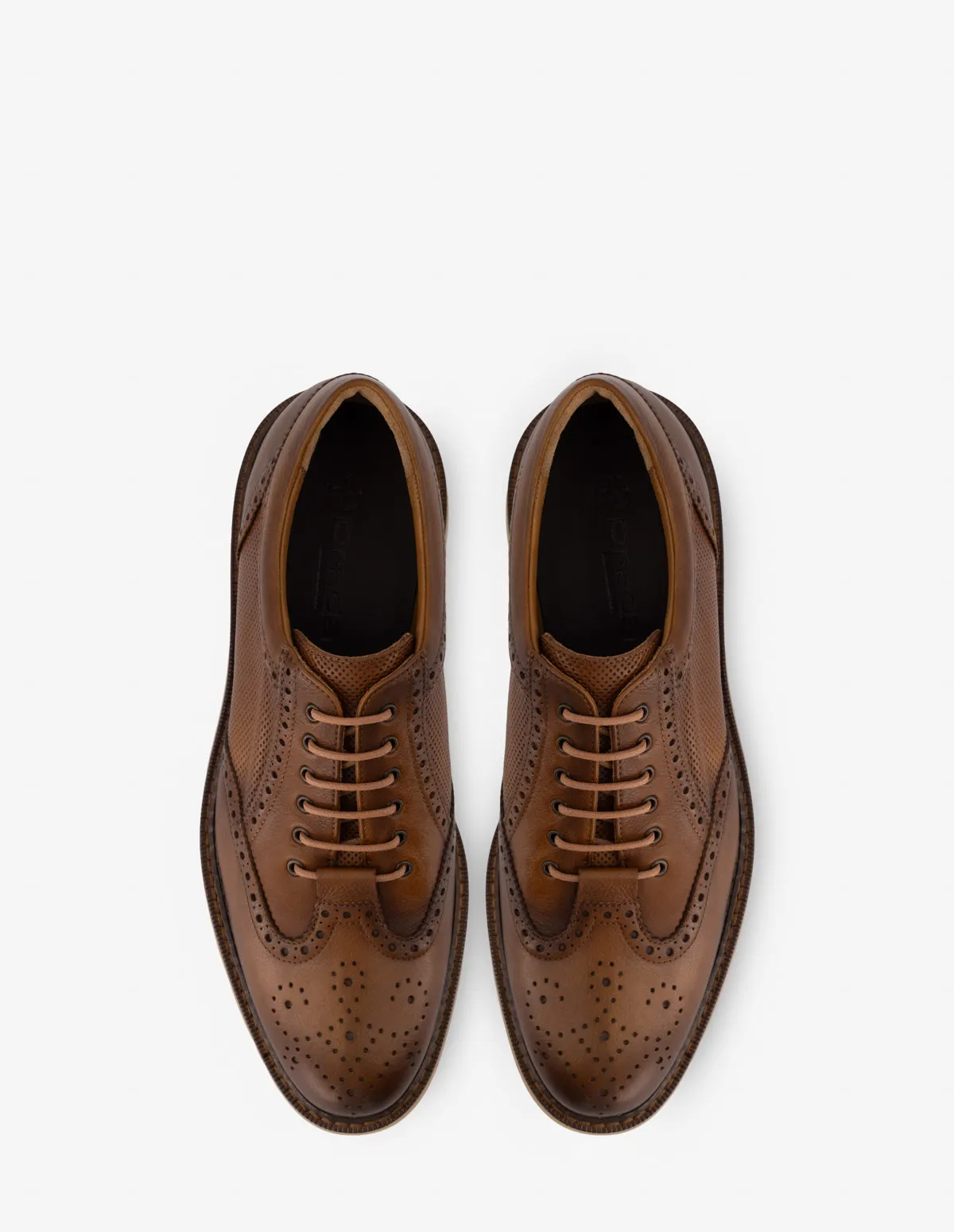 Oxford con calado en piel color cuero para hombre