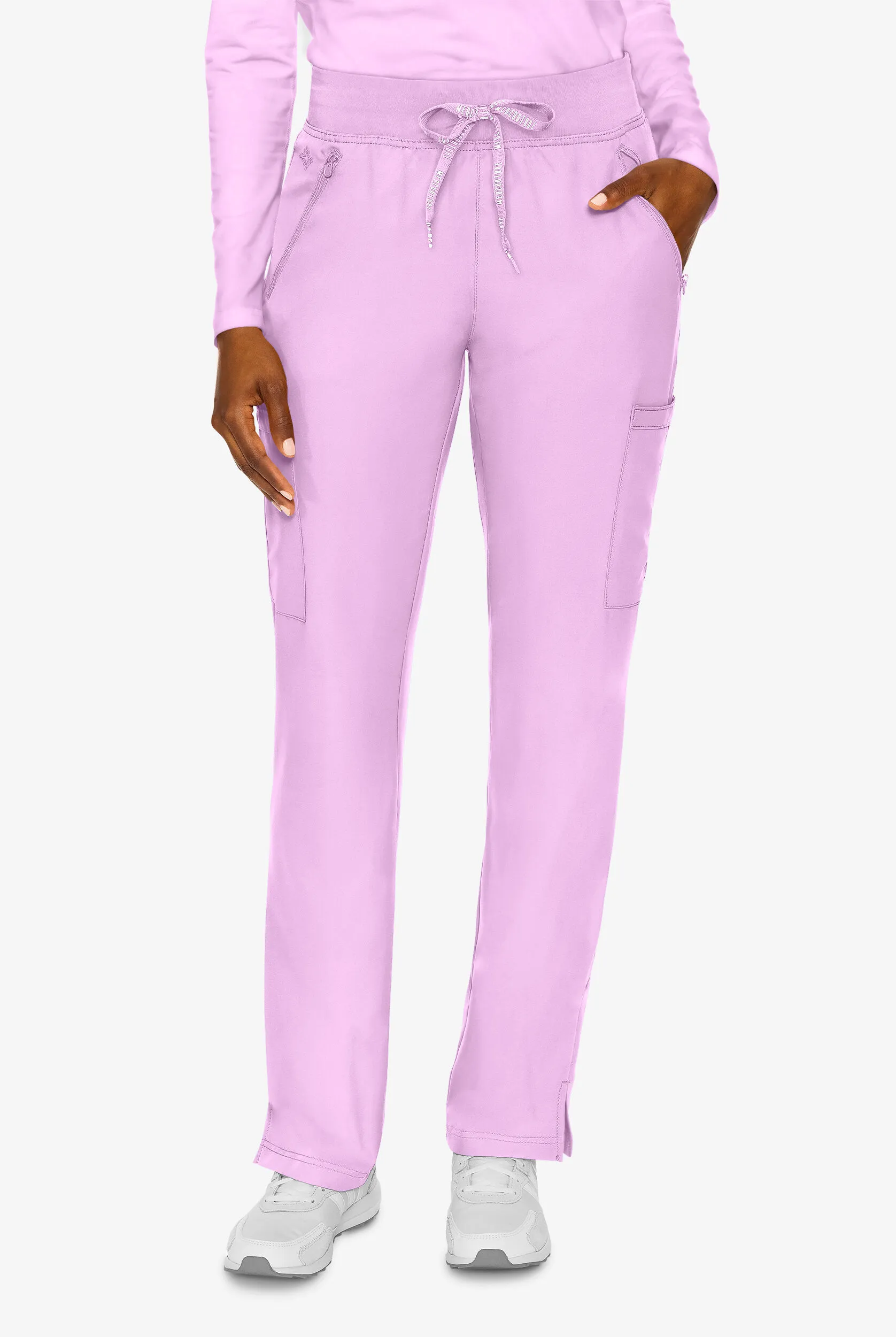 Pantalón médico Med Couture Insight estilo cargo con 4 bolsillos con cremallera para mujer