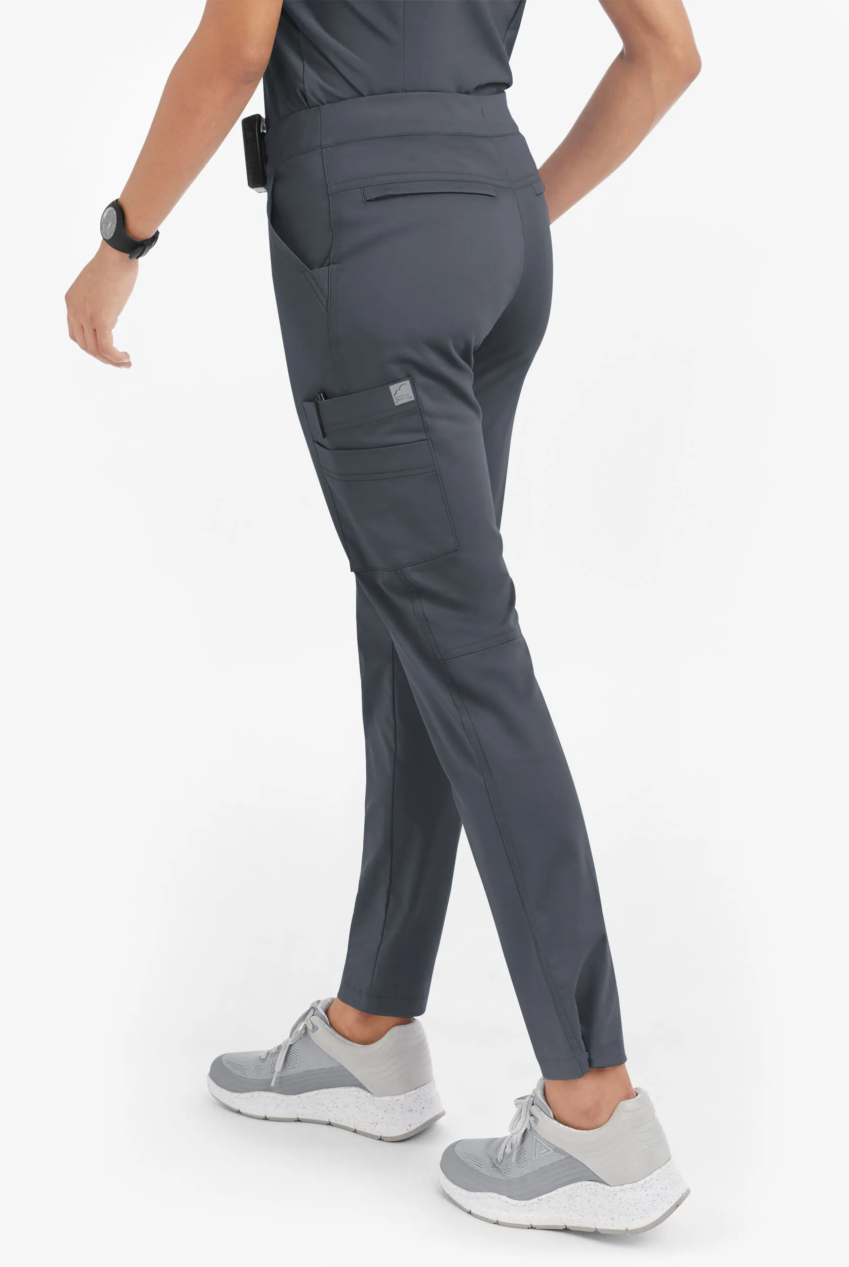 PANTAL&OACUTE;N M&EACUTE;DICO UA BUTTERSOFT STRETCH ESTILO CARGO CON 10 BOLSILLOS PARA MUJER