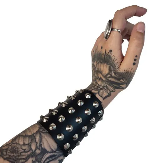 Pulsera conos cinco hileras