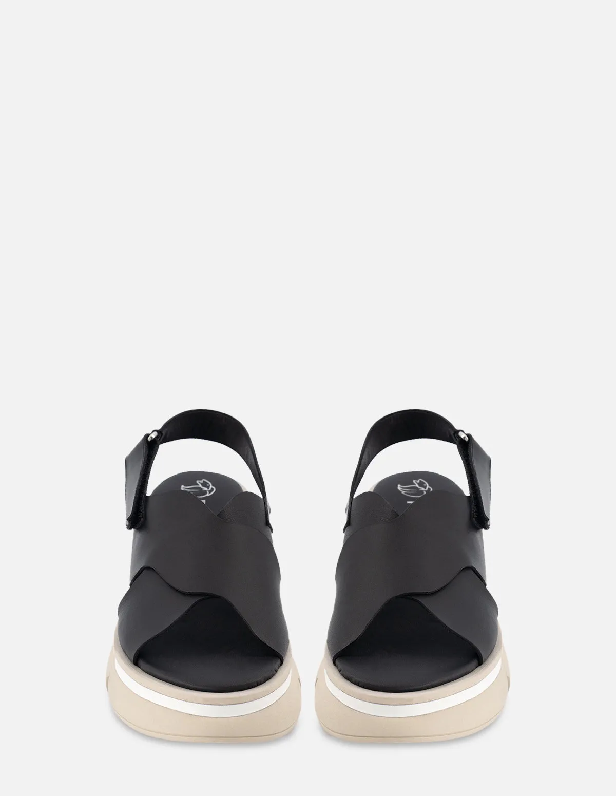 Sandalia de piel napa en color negra para mujer