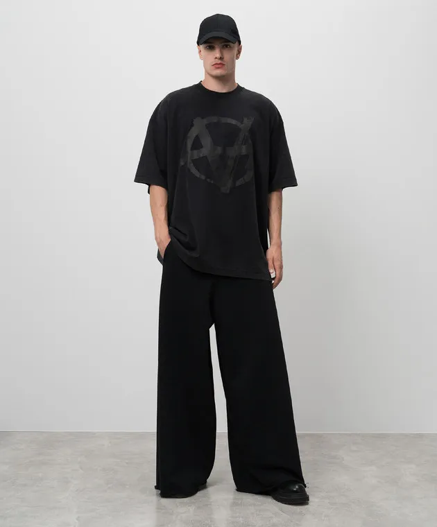 VETEMENTS BLACK TSHIRT WITH BLACK ANARCHY LOGO PRINT