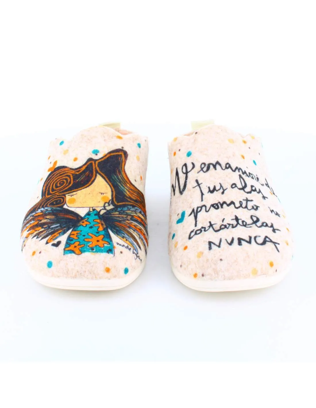 Zapatilla de Casa "Me enamoré de tus alas, prometo no cortarlas nunca" Fieltro Beig