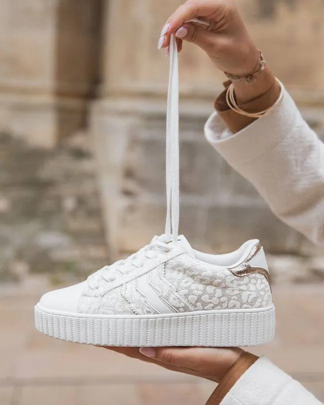 ZAPATILLAS DE MUJER BLANCA CON CORDONES  CL67 GOLD