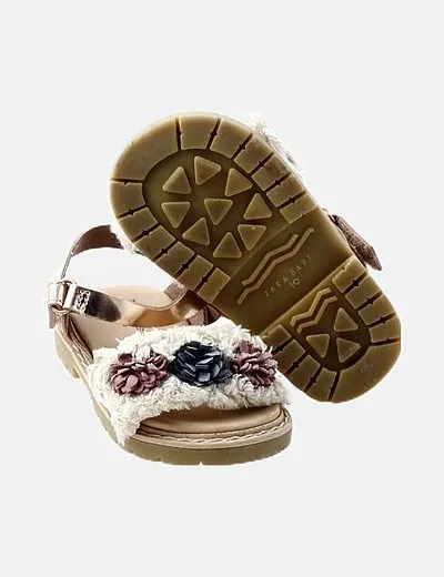 Zara Sandalia beige texturizada floral