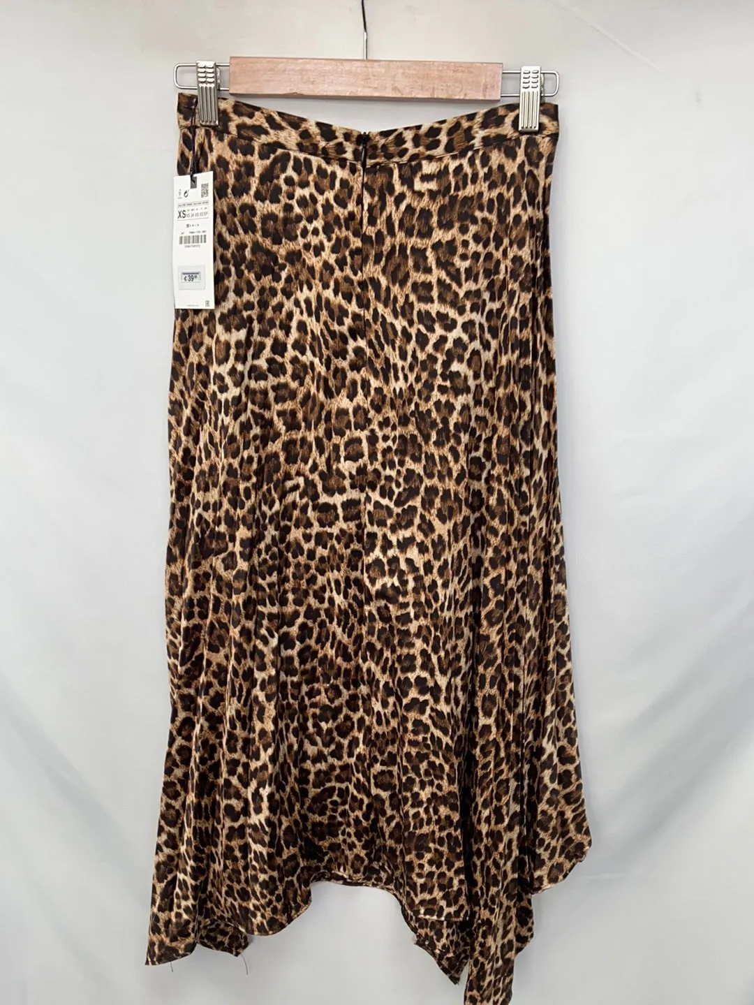 ZARA.Falda midi asimétrica animal print T.xs