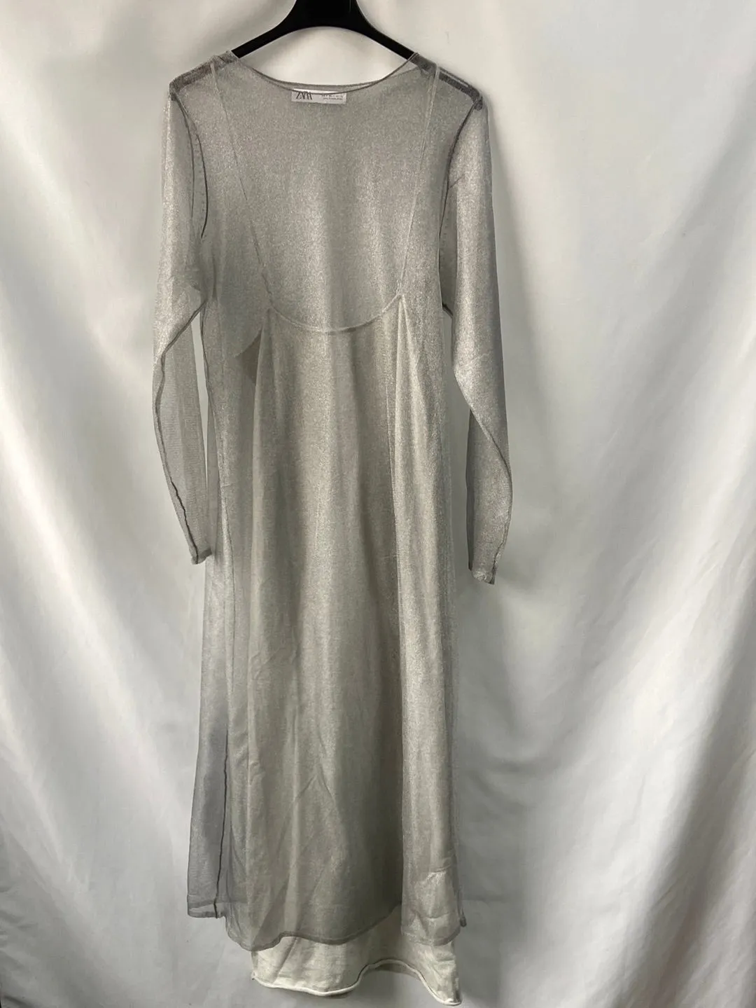 ZARA.Vestido largo plateado T.M