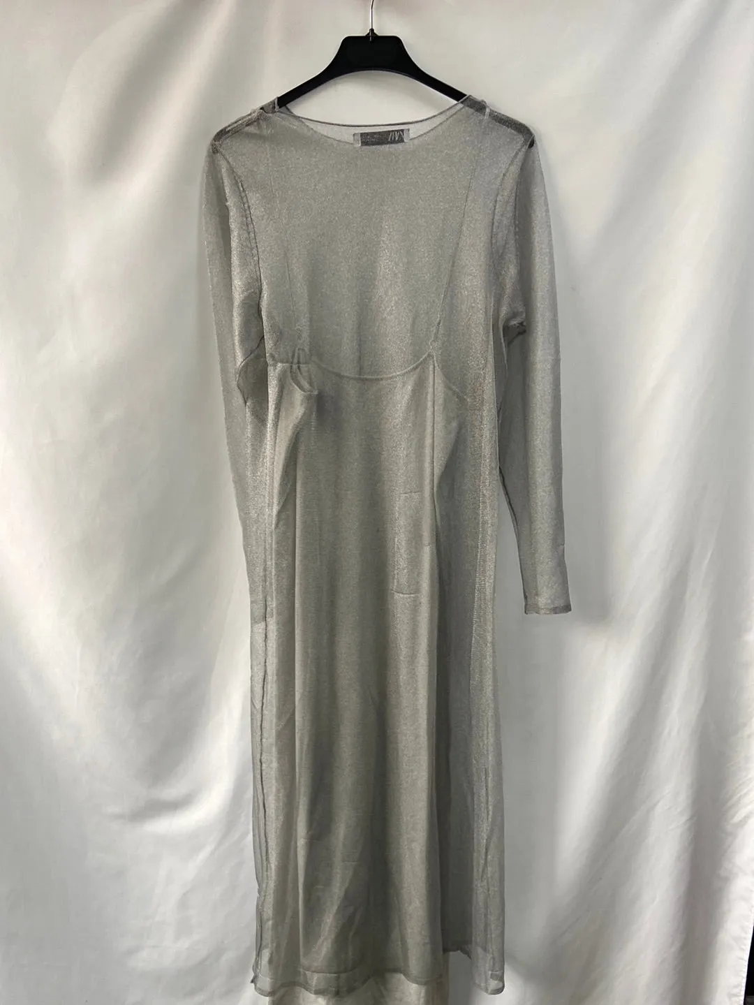 ZARA.Vestido largo plateado T.M